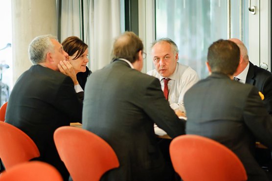 Gespr&auml;ch bei Machnig (Foto: Landratsamt Kyffh&auml;userkreis)