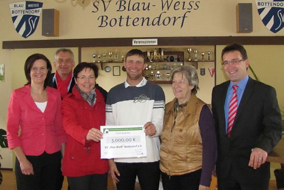 F&uuml;r das Sportlerheim (Foto: Wahlkreisb&uuml;ro Lemme)