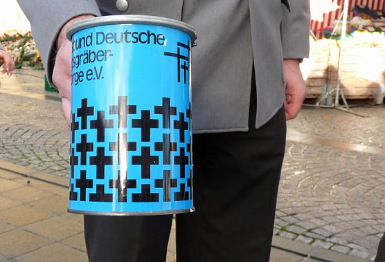 F&uuml;r Kriegsgr&auml;berf&uuml;rsorge gesammelt (Foto: Karl-Heinz Herrmann)