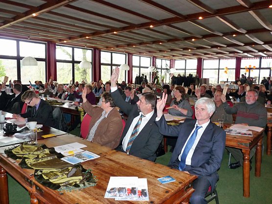 F&uuml;hrungsriege steht (Foto: Karl-Heinz Herrmann)