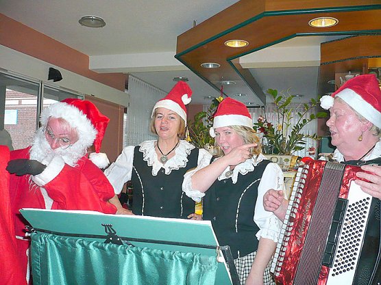 Beste Weihnachtsgr&uuml;&szlig;e der Bebraer Singv&ouml;gel (Foto: SGW)