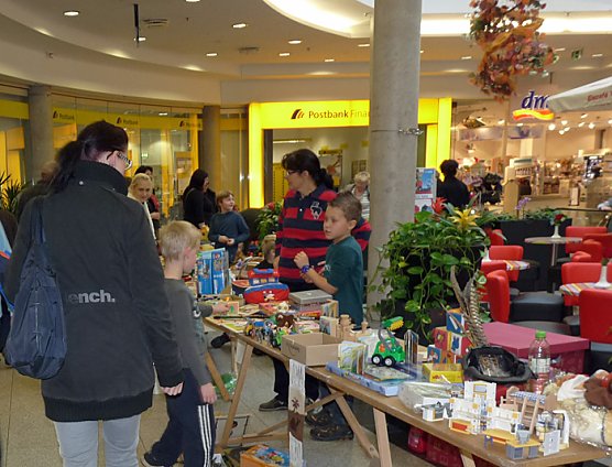 Heftiger Ansturm (Foto: Karl-Heinz Herrmann)