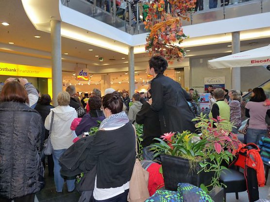 Gedr&auml;nge in der Galerie (Foto: Karl-Heinz Herrmann)