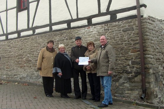Geld f&uuml;r den F&ouml;rderverein (Foto: Wahlkreisb&uuml;ro Gudrun Holbe)