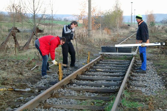 G&uuml;ter auf die Schienen... (Foto: G&uuml;nther G&ouml;bel)