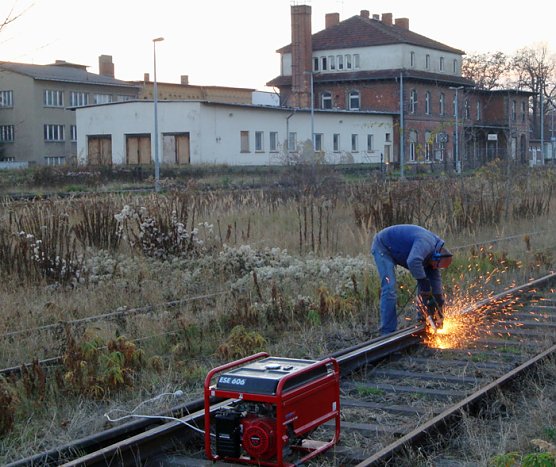 G&uuml;ter auf die Schienen... (Foto: G&uuml;nther G&ouml;bel)