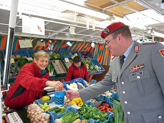 Dank für Spenden (Foto: Karl-Heinz Herrmann) Dank für Spenden (Foto: Karl-Heinz Herrmann)