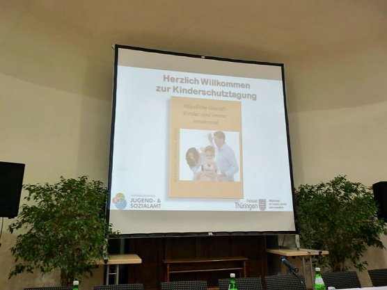 Kinder sind immer anwesend (Foto: Karl-Heinz Herrmann)