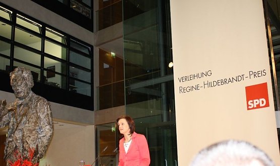 Von der Preisverleihung (Foto: Bündnis gegen Rechts im Kyffhäuserkreis ) Von der Preisverleihung (Foto: Bündnis gegen Rechts im Kyffhäuserkreis )