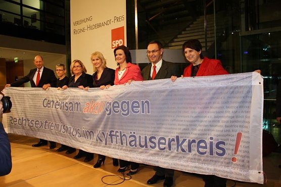 Von der Preisverleihung (Foto: Bündnis gegen Rechts im Kyffhäuserkreis ) Von der Preisverleihung (Foto: Bündnis gegen Rechts im Kyffhäuserkreis )