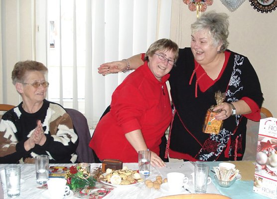 Weihnachtsfeiern beim VdK (Foto: Klaus Henze) Weihnachtsfeiern beim VdK (Foto: Klaus Henze)