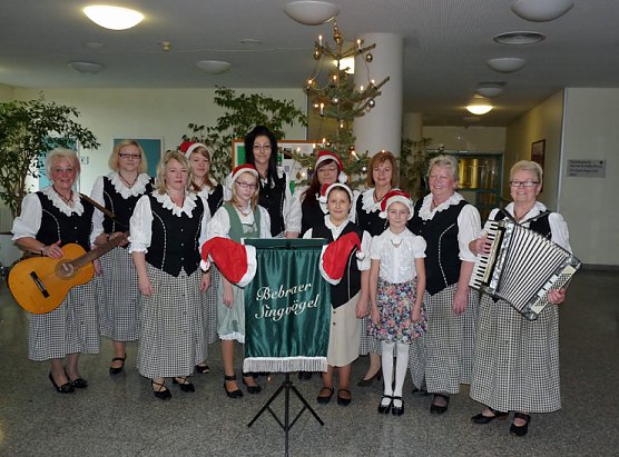 Bebraer Singv&ouml;gel im Krankenhaus (Foto: Karl-Heinz Herrmann)