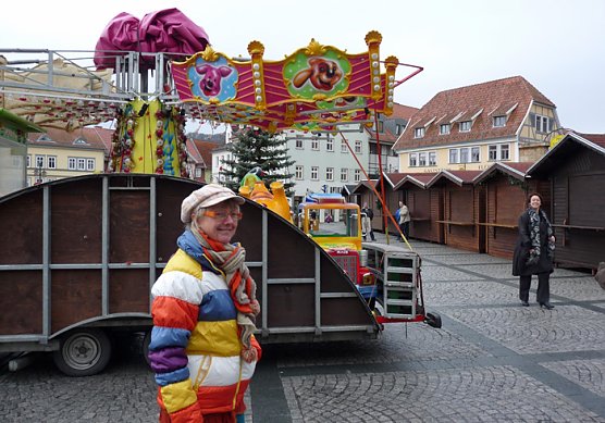 Aufbau Sondersh&auml;user Weihnachtsmarkt (Foto: Karl-Heinz Herrmann)