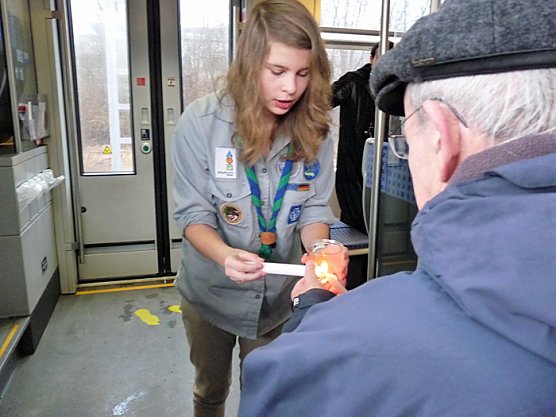 Friedenslicht angekommen (Foto: Karl-Heinz Herrmann)