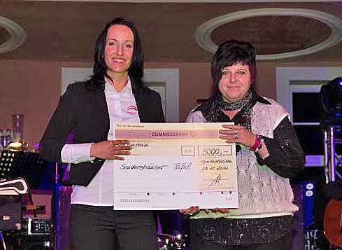 Scheck f&uuml;r die Sondersh&auml;user Tafel (Foto: Martin Ludwig)