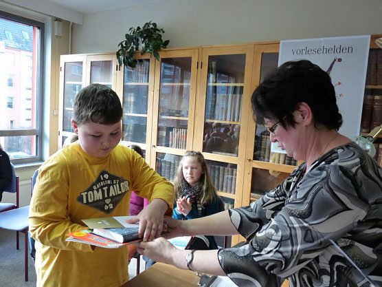 Vorleseheldinnen im Stechen (Foto: Karl-Heinz Herrmann) Vorleseheldinnen im Stechen (Foto: Karl-Heinz Herrmann)