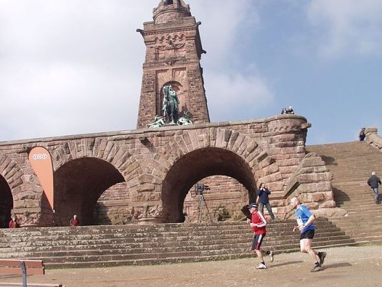 Countdown läuft (Foto: Kyffhäuser Berglaufverein) Countdown läuft (Foto: Kyffhäuser Berglaufverein)