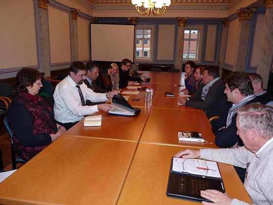 Fachsimpelei unter Experten (Foto: Karl-Heinz Herrmann)