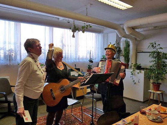 Alle Vögel sind schon da! (Foto: Karl-Heinz Herrmann) Alle Vögel sind schon da! (Foto: Karl-Heinz Herrmann)