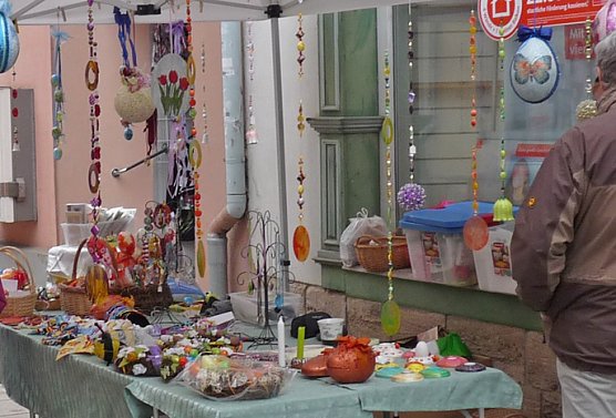 Oster- oder doch Weihnachtsmarkt? (Foto: Karl-Heinz Herrmann)