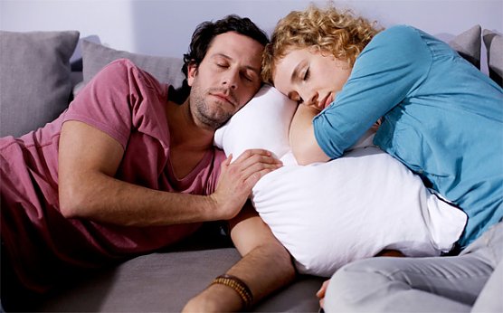 Schlafmangel bei Eltern (Foto: Knappschaft)