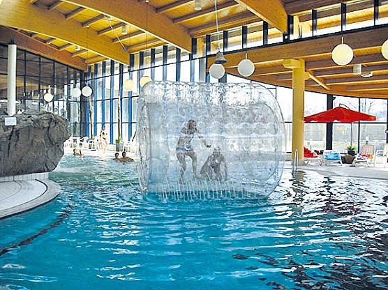 Riesige Laufrolle in Therme (Foto: Kyffh&auml;usertherme)