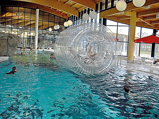 Riesige Laufrolle in Therme (Foto: Kyffh&auml;usertherme)