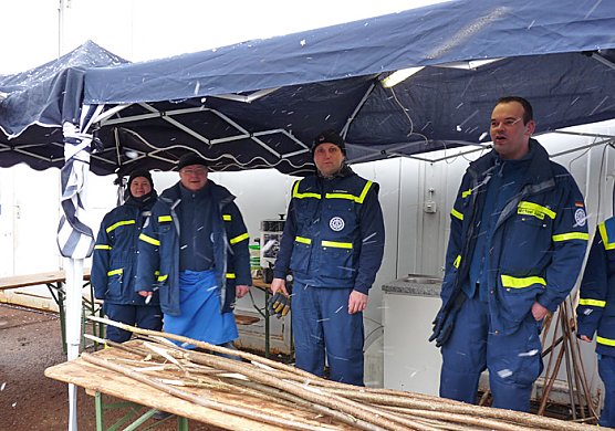 Wetter schreckte nicht! (Foto: Karl-Heinz Herrmann) Wetter schreckte nicht! (Foto: Karl-Heinz Herrmann)