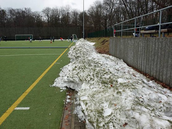 Hockey auf der Feuerkuppe (Foto: Karl-Heinz Herrmann)