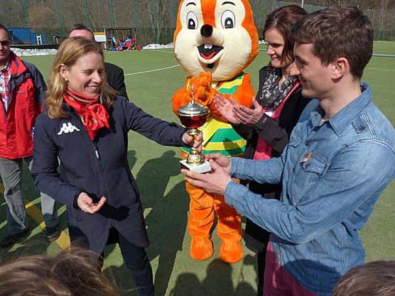 Hockey auf der Feuerkuppe (Foto: Karl-Heinz Herrmann)
