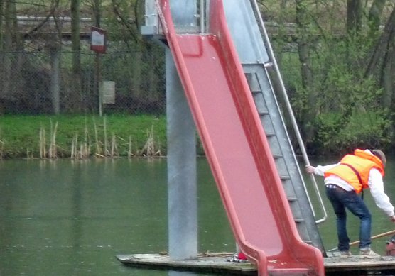 &Uuml;bung auf dem Wasser (Foto: Karl-Heinz Herrmann)