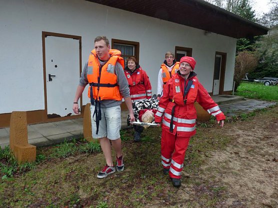 &Uuml;bung auf dem Wasser (Foto: Karl-Heinz Herrmann)