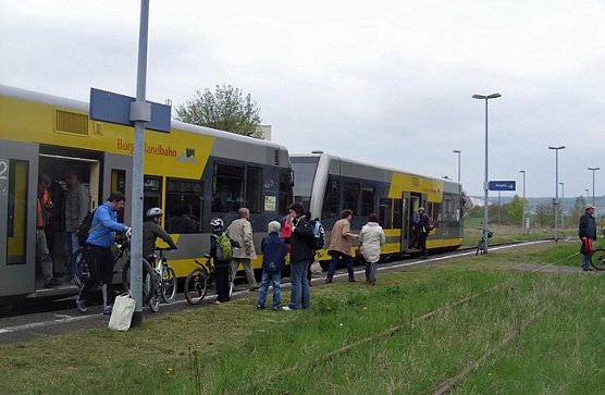 Ab Roßleben zur Weinmeile (Foto: IG Unstrutbahn) Ab Roßleben zur Weinmeile (Foto: IG Unstrutbahn)