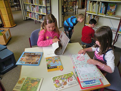 Sich schlau gemacht! (Foto: Kita Käferland) Sich schlau gemacht! (Foto: Kita Käferland)
