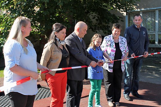 Neues Au&szlig;enspielger&auml;t (Foto: Wahlkreisb&uuml;ro Holbe)