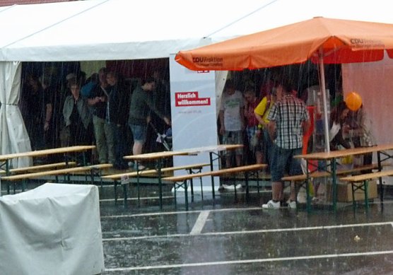 Im Regen versunken (Foto: Karl-Heinz Herrmann) Im Regen versunken (Foto: Karl-Heinz Herrmann)