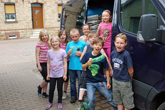 Grundschüler auf Sammeltour (Foto: Yvonne Friedrichs) Grundschüler auf Sammeltour (Foto: Yvonne Friedrichs)