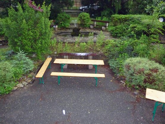 Nasses Sommerfest bei der VHS (Foto: Karl-Heinz Herrmann) Nasses Sommerfest bei der VHS (Foto: Karl-Heinz Herrmann)