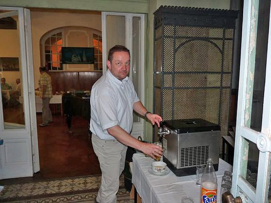 Nasses Sommerfest bei der VHS (Foto: Karl-Heinz Herrmann) Nasses Sommerfest bei der VHS (Foto: Karl-Heinz Herrmann)