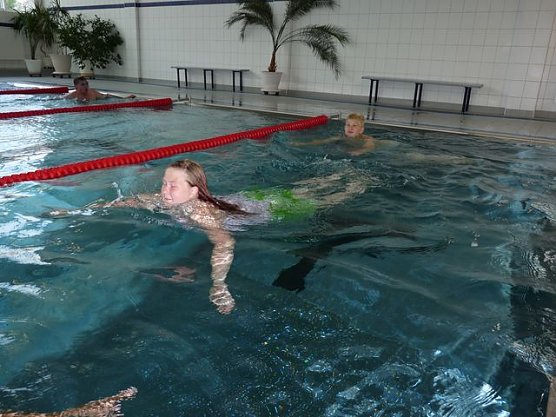 Und ab ins Wasser (Foto: Karl-Heinz Herrmann)