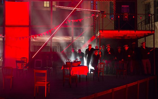 Der Opernchor des Nordhäuser Theaters (Foto: Theater Nordhausen) Der Opernchor des Nordhäuser Theaters (Foto: Theater Nordhausen)