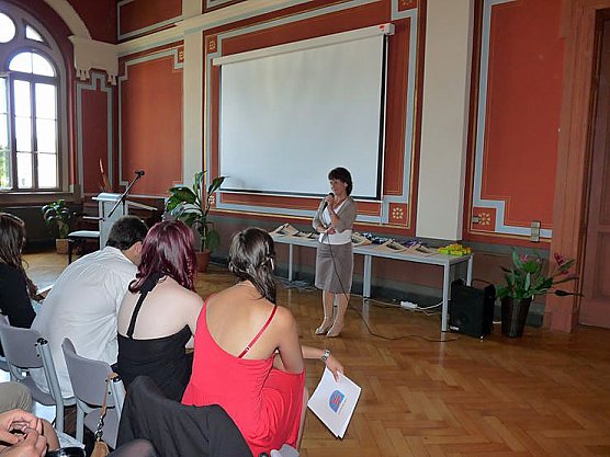 Zeugnisse erhalten (Foto: Karl-Heinz Herrmann) Zeugnisse erhalten (Foto: Karl-Heinz Herrmann)