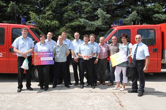 Katastrophensch&uuml;tzer &uuml;bergaben Spende (Foto: G&uuml;nter Herting)