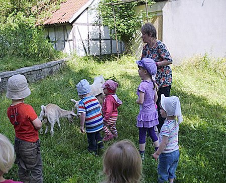 Zuckert&uuml;tenfest auf dem Bauernhof (Foto: Kita Hachelbich)
