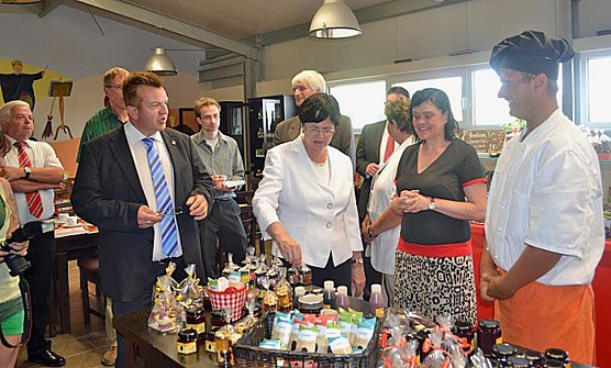 Zum Kurzbesuch (Foto: Landratsamt Kyffhäuserkreis) Zum Kurzbesuch (Foto: Landratsamt Kyffhäuserkreis)