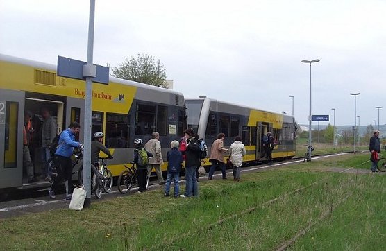 G&uuml;nstig zum Winzerfest (Foto: Verein Unstrutbahn)