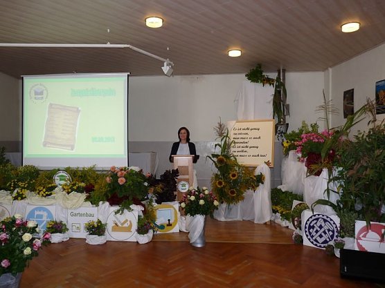 Zeugnisse erhalten (Foto: Karl-Heinz Herrmann)