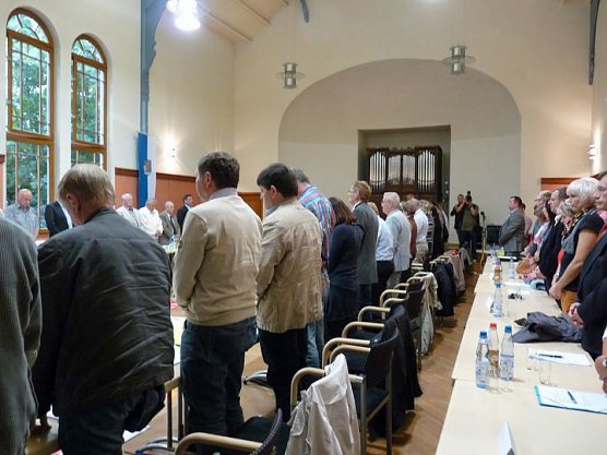 Schweigeminute im Kreistag (Foto: Karl-Heinz Herrmann)