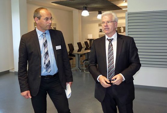 Arbeitskreis unterwegs (Foto: Karl-Heinz Herrmann) Arbeitskreis unterwegs (Foto: Karl-Heinz Herrmann)