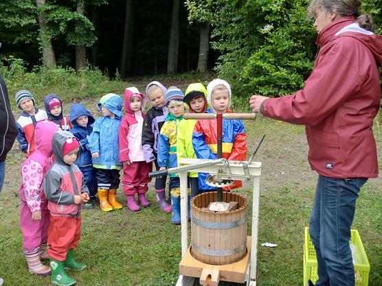 Motto Streuobstwiese (Foto: Kita Abenteuerland) Motto Streuobstwiese (Foto: Kita Abenteuerland)